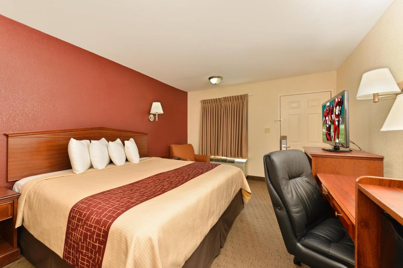 Red Roof Inn Далтън Екстериор снимка